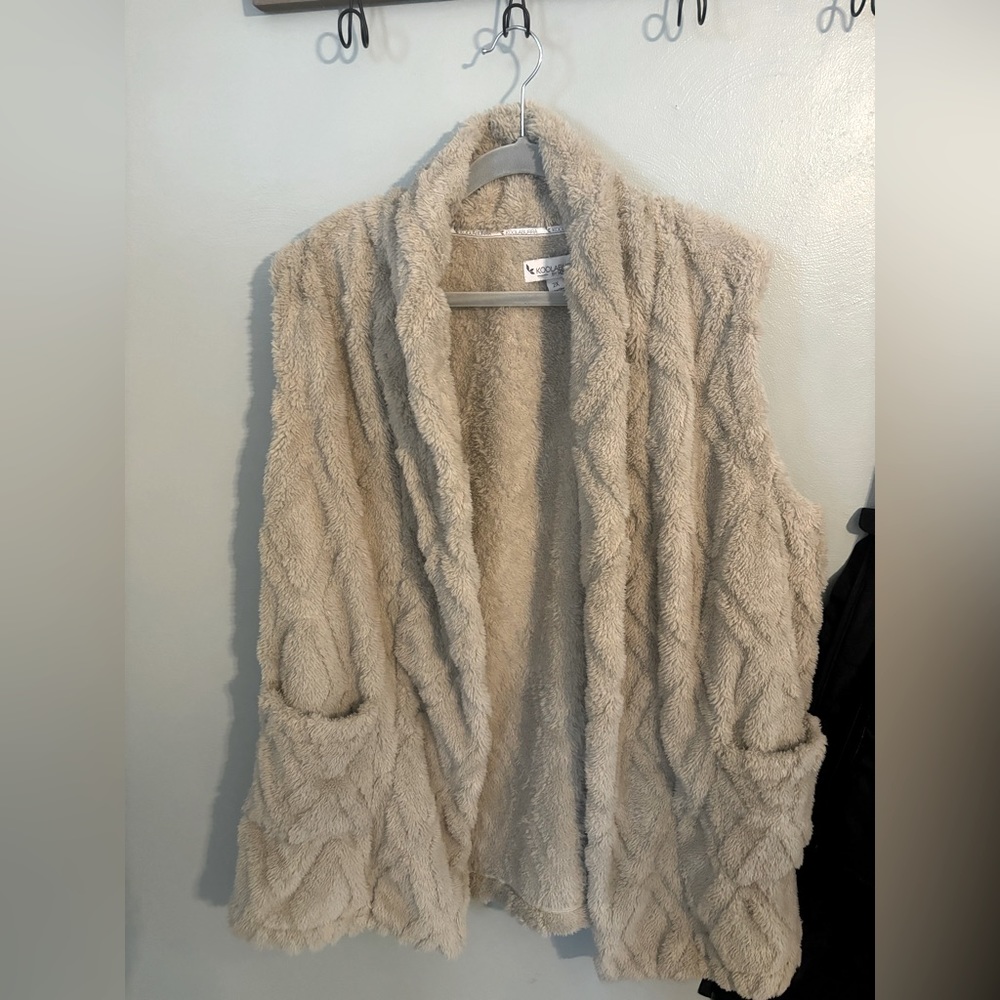 Koolaburra by Ugg fuzzy vest. Practically brand new. Worn once size 2x